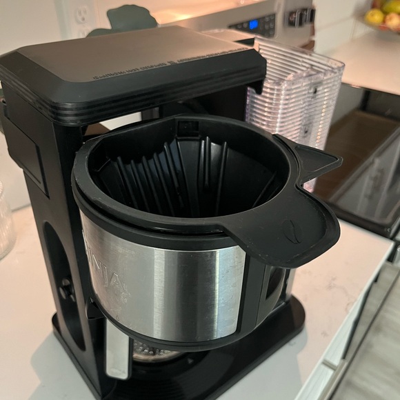 Ninja CM401 Coffee Maker - Picture 5 of 9